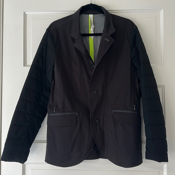 Lululemon Men’s Outer Blazer, black, with lightweight quilted sleeves - Picture 5 of 10